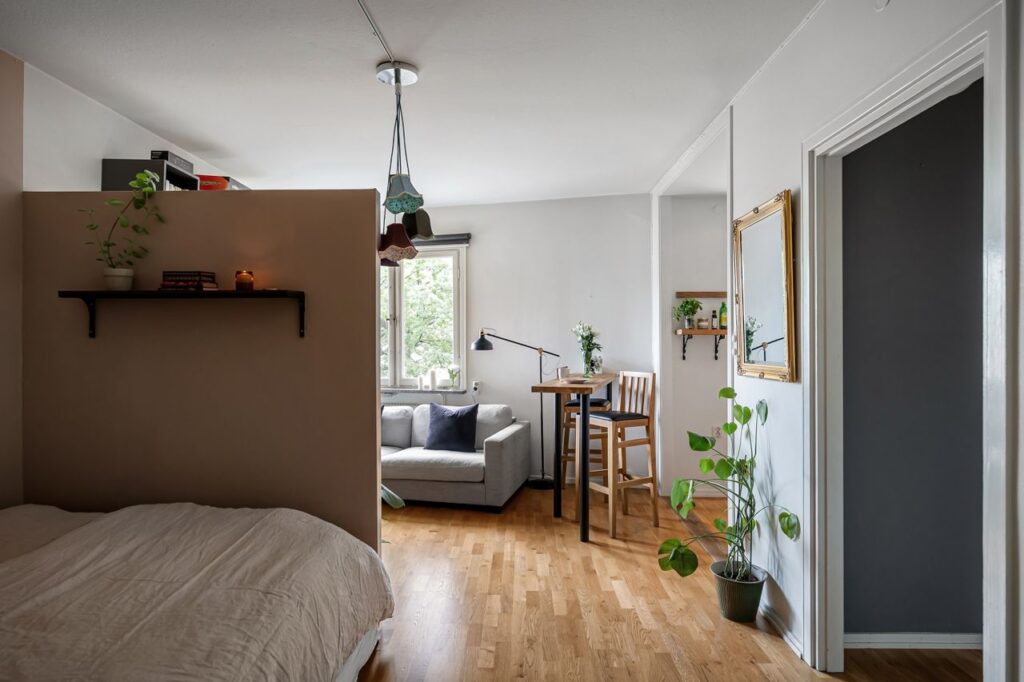 how to decorate a small apartment on a budget
